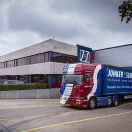 Jonker & Schut als logistiek partner van Van Vliet Duurzaamhout Jonker & Schut als logistiek partner van Van Vliet Duurzaamhout