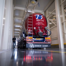 Jonker & Schut als logistiek partner van Van Vliet Duurzaamhout Jonker & Schut als logistiek partner van Van Vliet Duurzaamhout